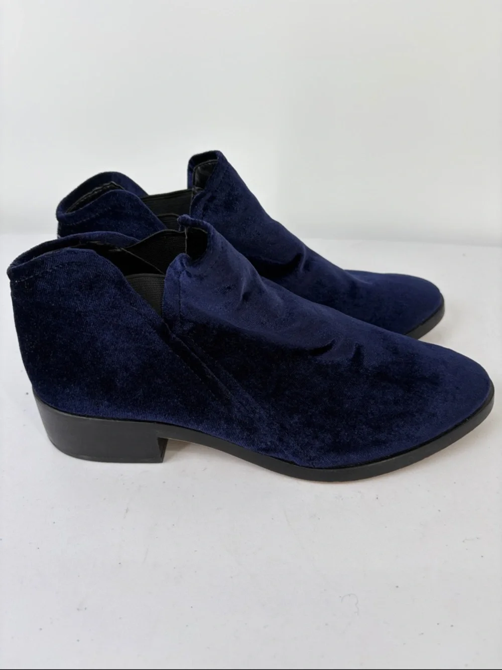 🐺 Dolce Vita Navy Velvet Ankle Booties